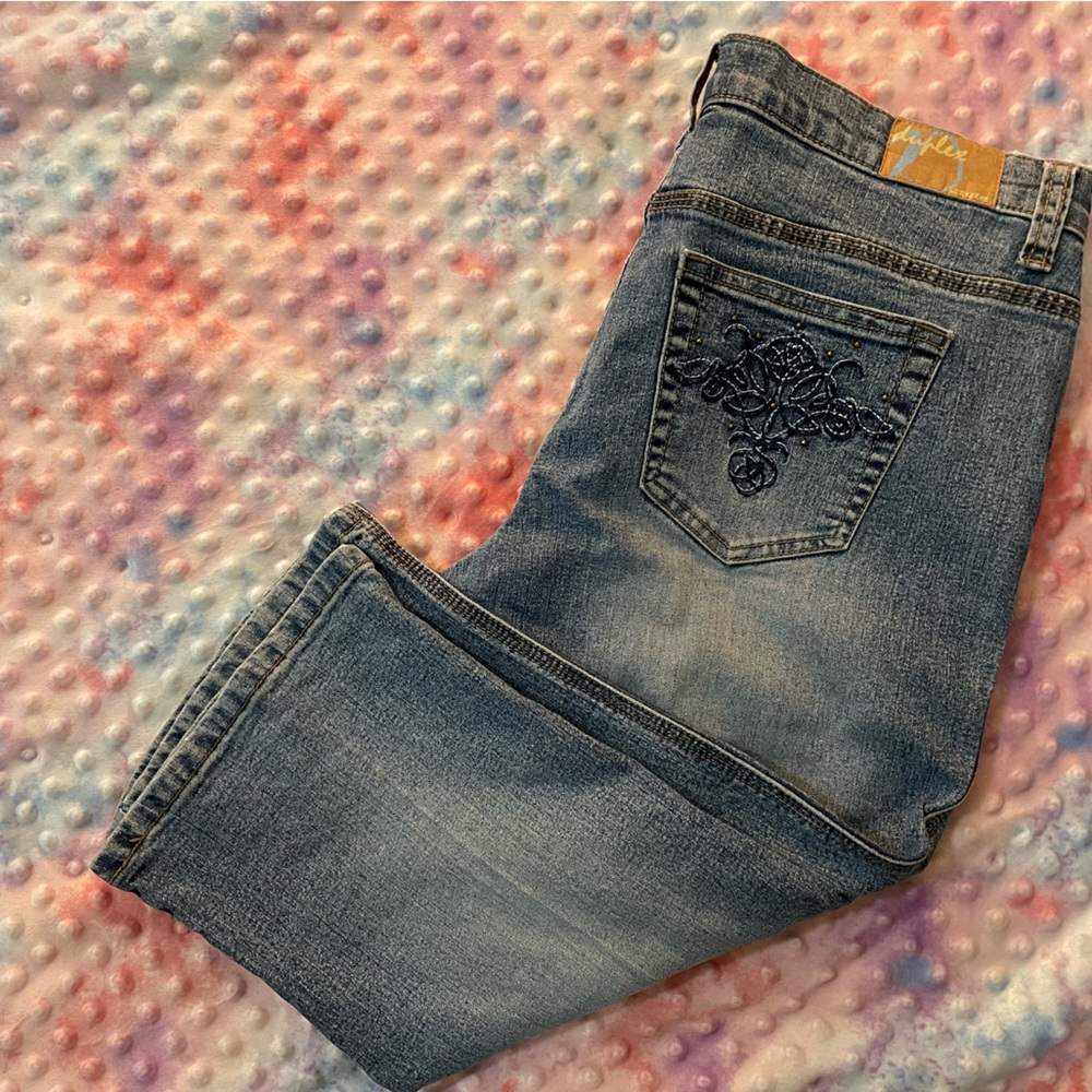 Duplex by tyte Jeans, Women’s 8 petit capris, bk pockets embroidered and studded
